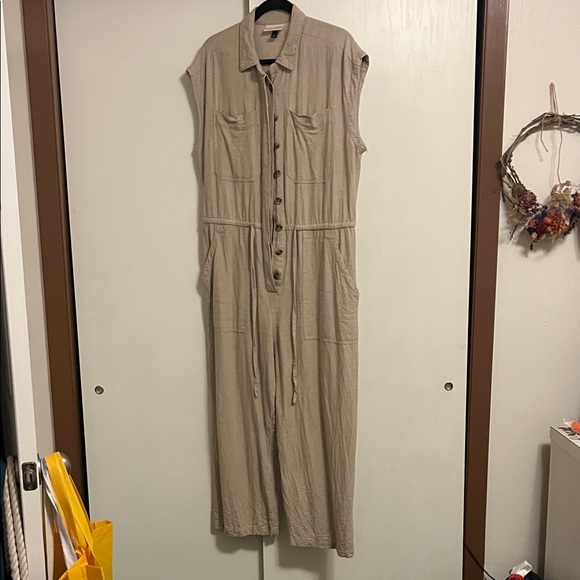 Universal Thread Pants - EUC | 14 | Universal Thread Tan Sleeveless Jumpsuit